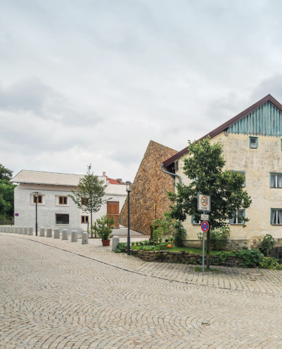 Mitten in Bayern / In the Midst of Bavaria: Orte regionaler Identität / How architecture and regional identity correlate